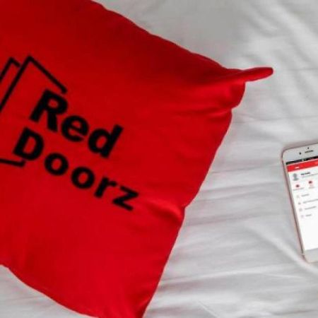 Reddoorz @ Ranotana Manado Hotell Exteriör bild